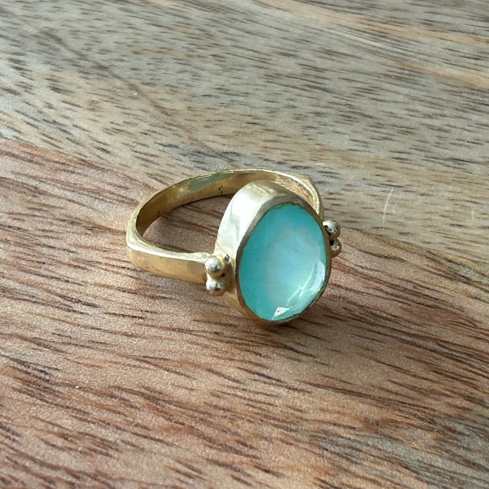 Elegant Gold Ring with Blue Stone